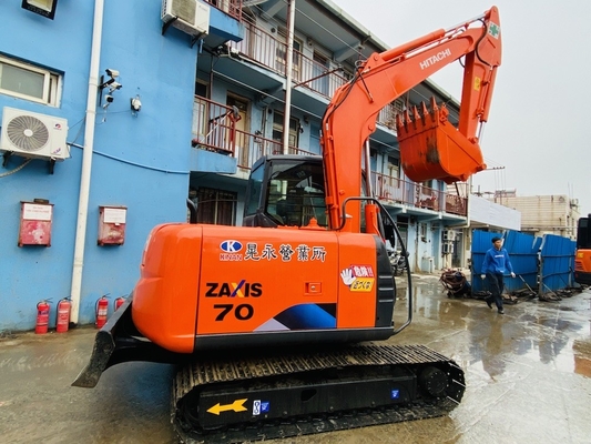 7-тонный оригинальный японский экскаватор Hitachi ZX70 с мощностью двигателя 40,5 кВт и вместимостью 0.3 м3