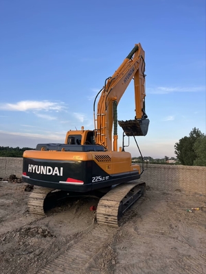22 тонны подержанный экскаватор Hyundai R225 используется 112 кВт мощности двигателя и 1,05 м3 емкости ведра