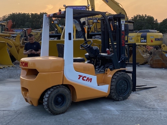 Использованный дизельный вилочный погрузчик TCM FD30T6 в хорошем состоянии