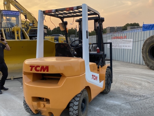 Использованный дизельный вилочный погрузчик TCM FD30T6 в хорошем состоянии